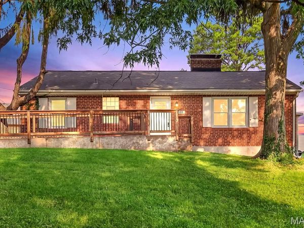 105 N Elm Street , Ballwin, MO 63011