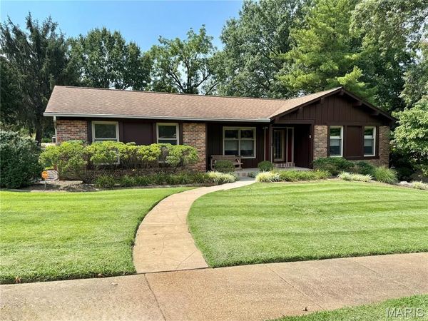 660 Hunters Ridge Drive, Ferguson, MO 63135