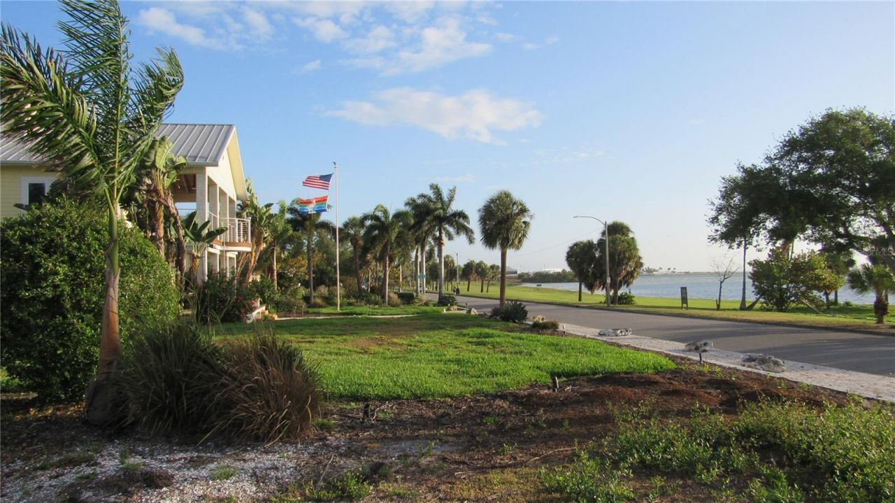 1817 Beach Drive Se, Saint Petersburg, FL 33705 Photo