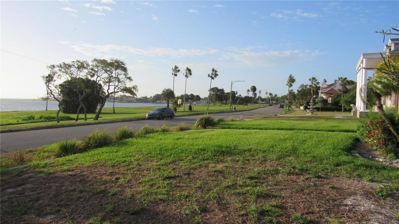 1817 Beach Drive Se, Saint Petersburg, FL 33705 Photo