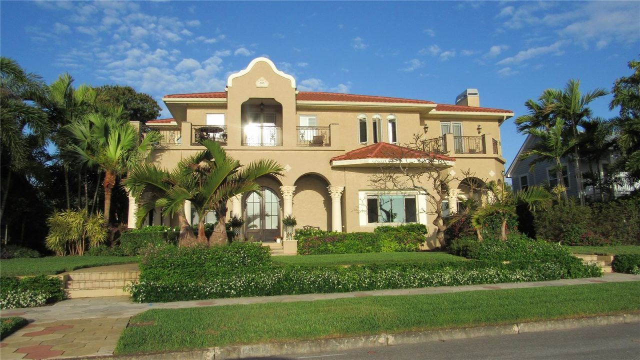 1817 Beach Drive Se, Saint Petersburg, FL 33705 Photo