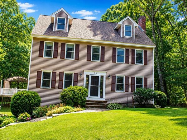 25 Peaslee Court, Hampstead, NH 03038