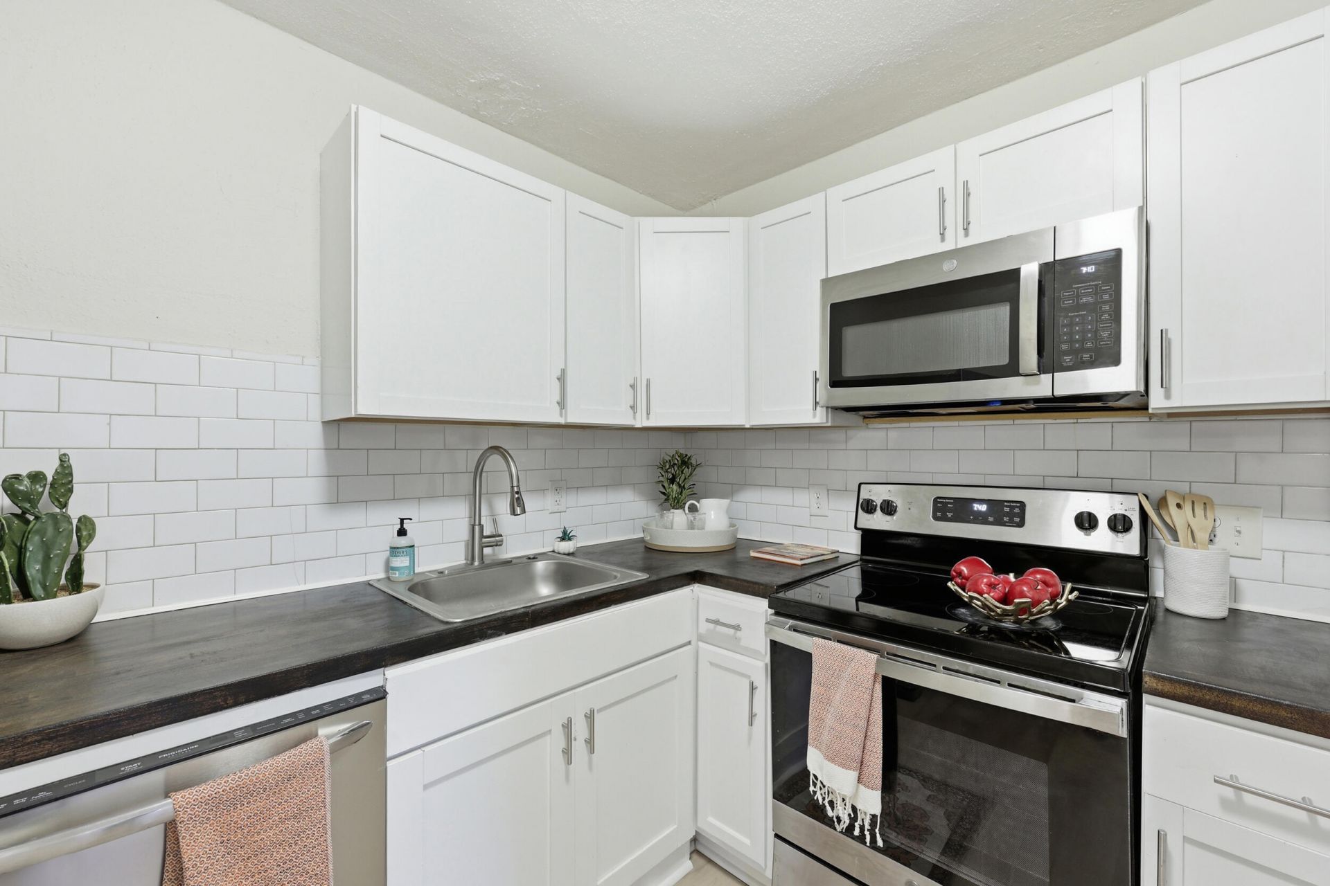 2211 Garfield Street Photo 7