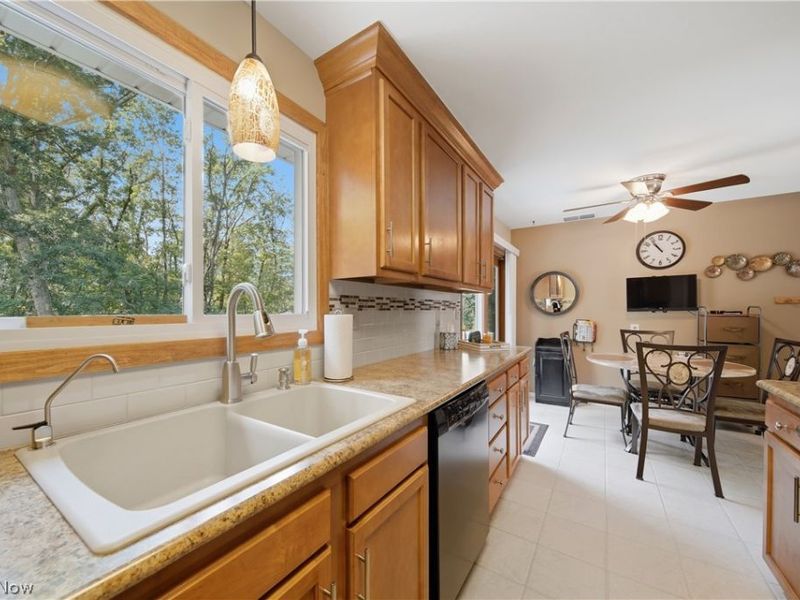 3838 Linda Street NW, North Canton, OH 44720 Photo 9