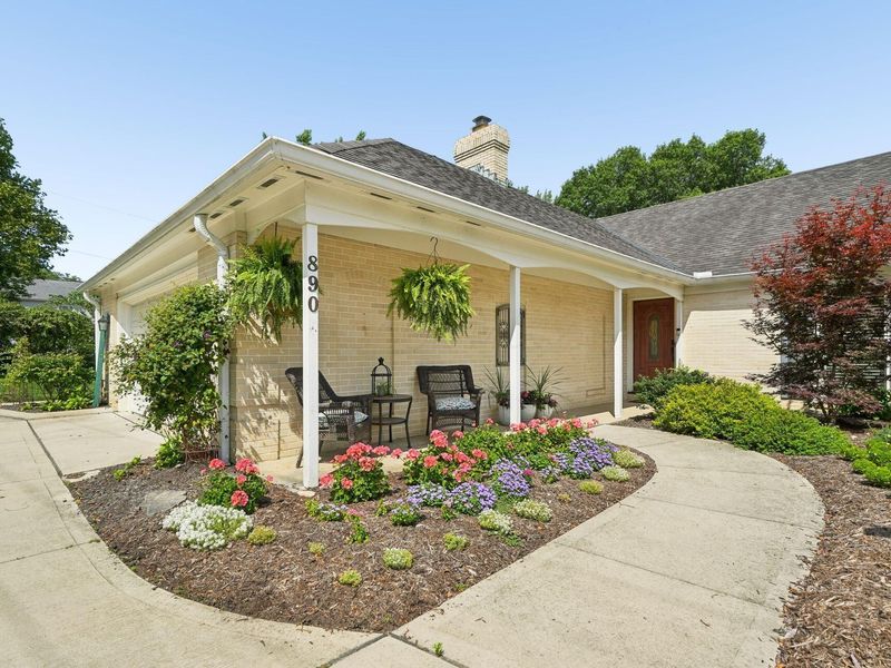 890 Lookout Point Drive, Columbus, OH 43235 Photo 2