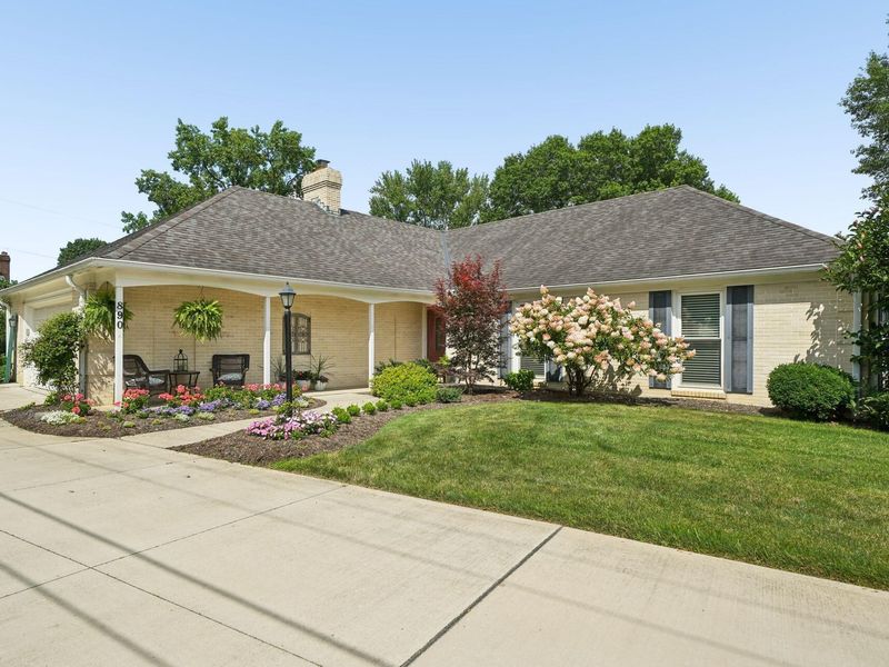 890 Lookout Point Drive, Columbus, OH 43235 Photo 4