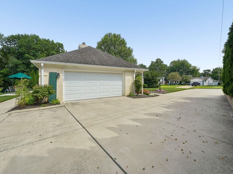 890 Lookout Point Drive, Columbus, OH 43235 Photo 44