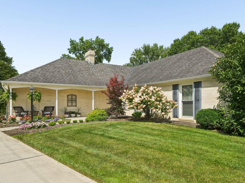 890 Lookout Point Drive, Columbus, OH 43235 Photo 5