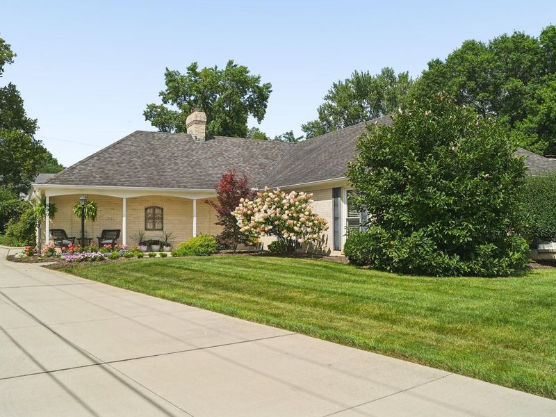 890 Lookout Point Drive, Columbus, OH 43235 Photo 6