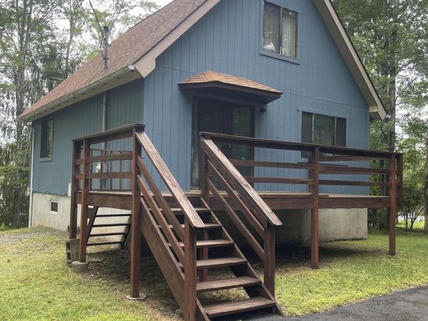 1055 Lakeland Drive, Lake Ariel, PA 18436