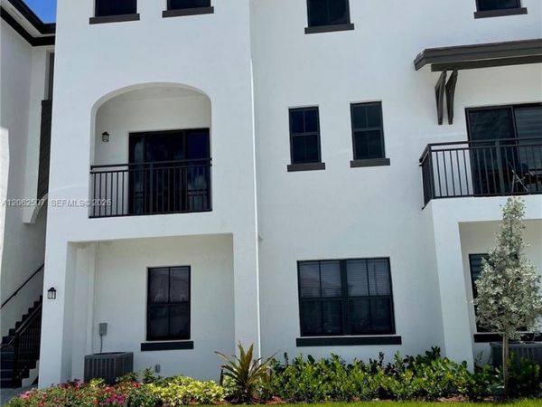 15560 SW 136th St , Unit 207, Miami, FL 33196