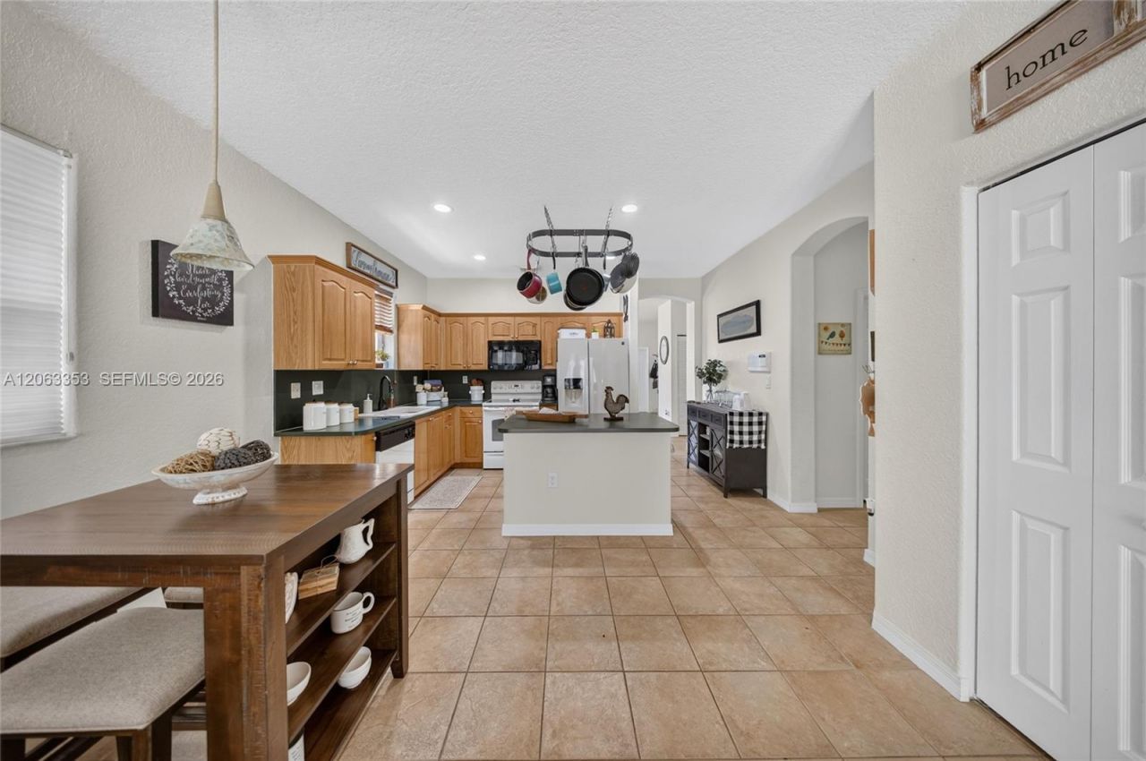 16437 SW 76th Ter, Miami, FL 33193 Photo