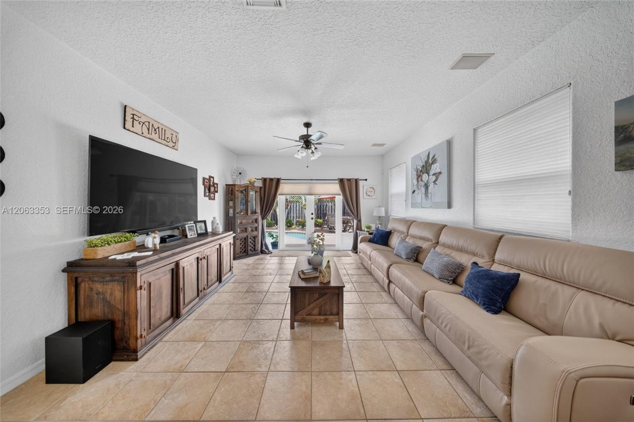 16437 SW 76th Ter, Miami, FL 33193 Photo