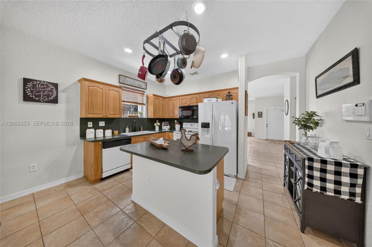 16437 SW 76th Ter, Miami, FL 33193 Photo