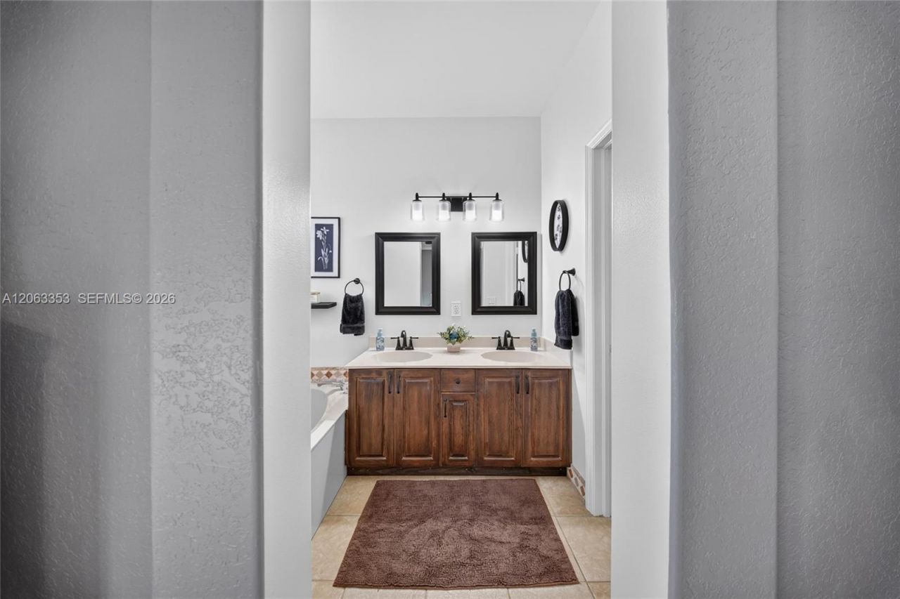 16437 SW 76th Ter, Miami, FL 33193 Photo