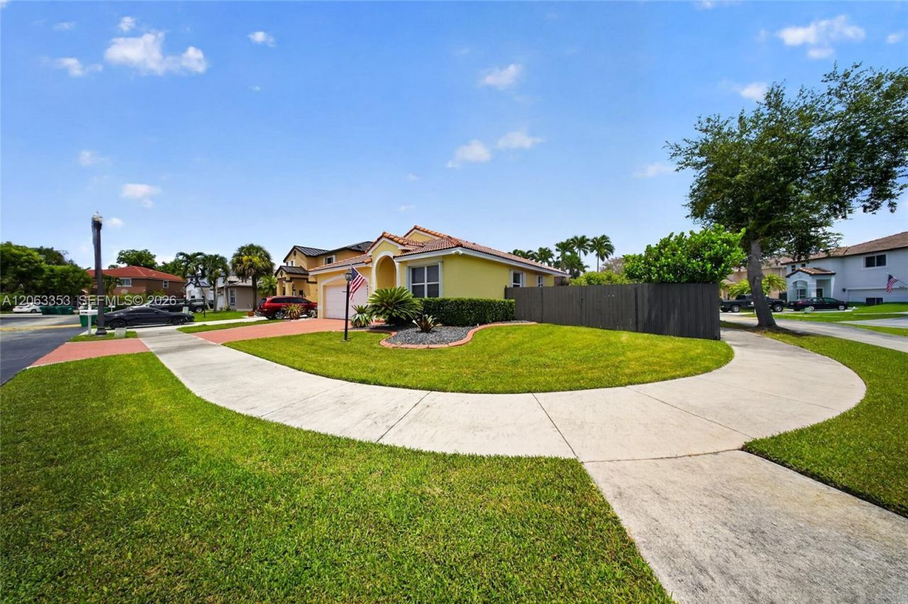 16437 SW 76th Ter, Miami, FL 33193 Photo