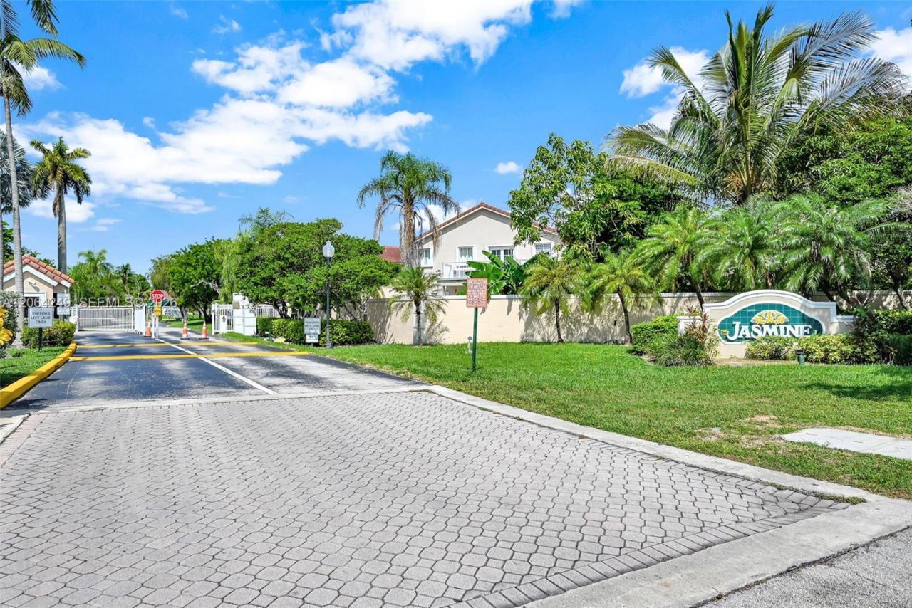 10877 SW 152nd Pl, Miami, FL 33196 Photo