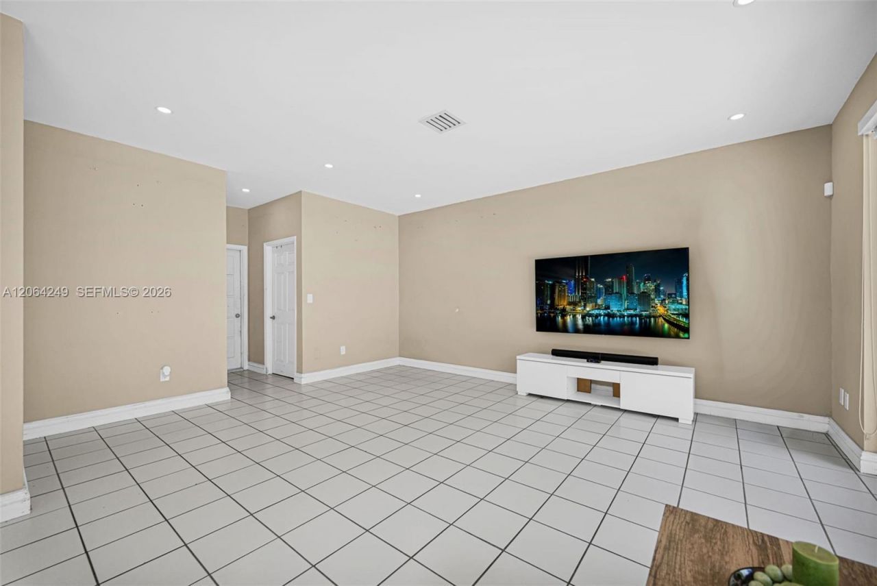 10877 SW 152nd Pl, Miami, FL 33196 Photo