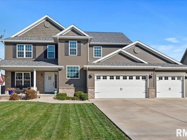 911 Boxwood Court, Chatham, IL 62629