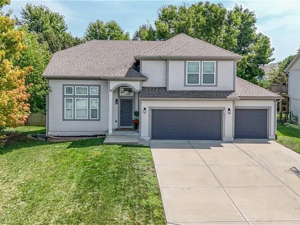 1221 SW Nagona Lane, Lee's Summit, MO 64082
