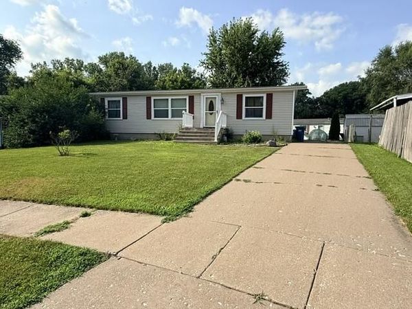 417 PEACHTREE, Muscatine, IA 52761