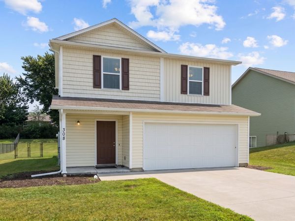 308 14th Avenue , De Witt, IA 52742
