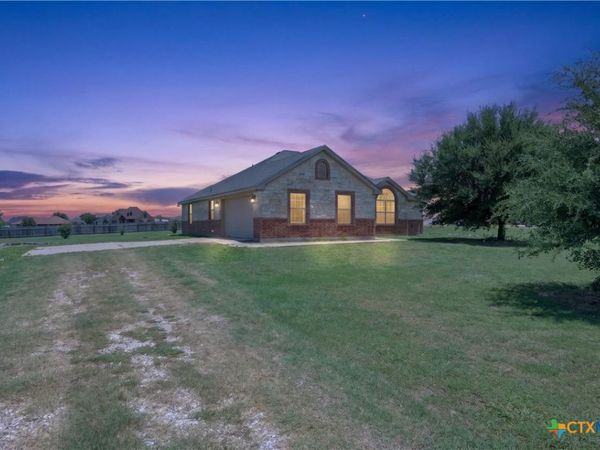 8407 Shaw Road , Rogers, TX 76569