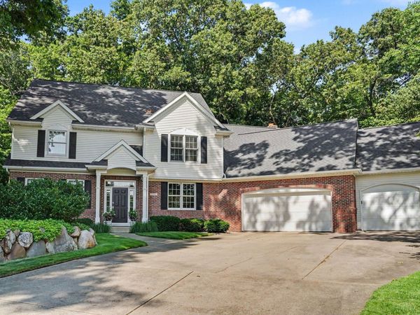 1720 Breezy Point Lane, Kalamazoo, MI 49009