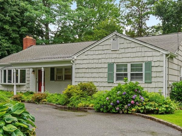 75 Cove Road, Huntington, NY 11743