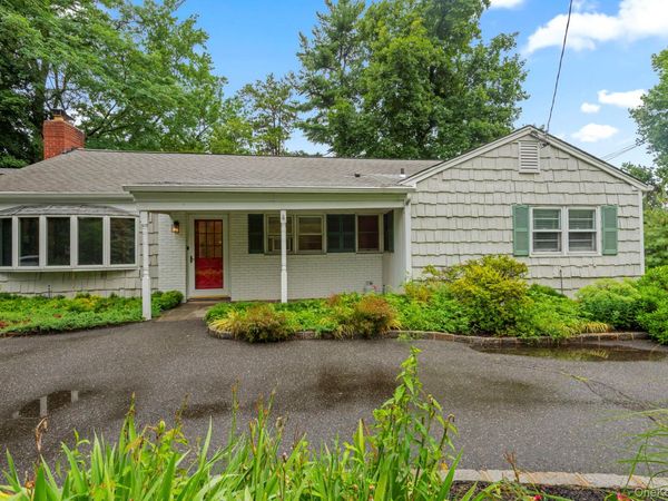 75 Cove Road , Huntington, NY 11743