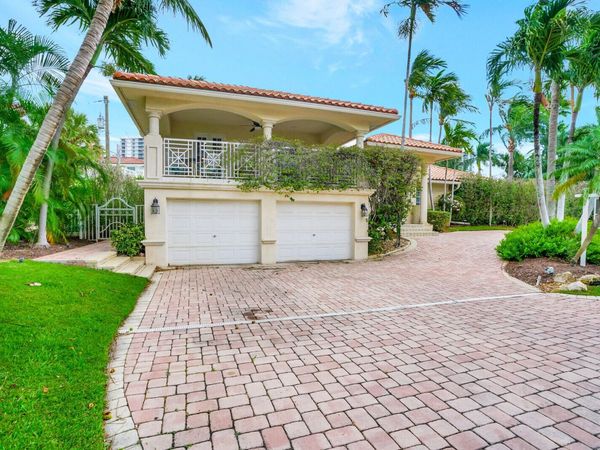 290 E FERN Drive, Boca Raton, FL 33432