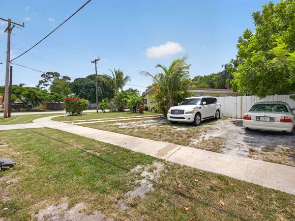 1220 Cherokee Street, Jupiter, FL 33458