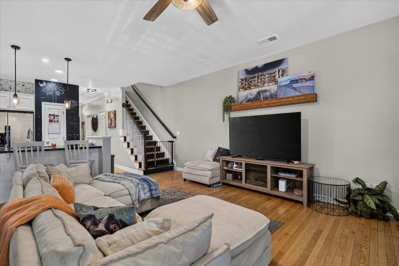 2979 Treadwell Street Photo 10