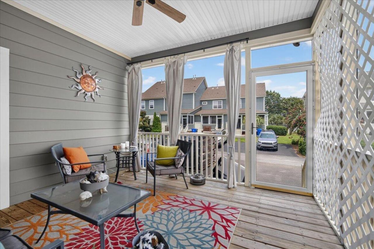 2979 Treadwell Street Photo 15