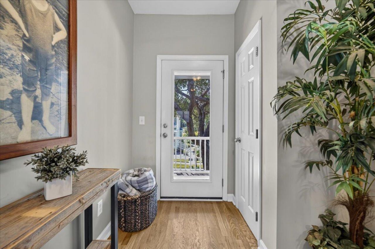 2979 Treadwell Street Photo 17