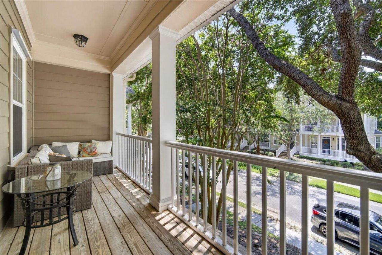 2979 Treadwell Street Photo 18