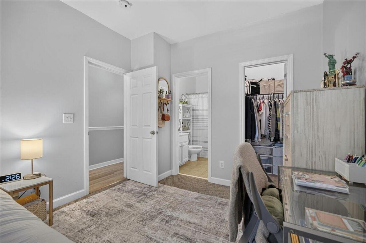 2979 Treadwell Street Photo 21