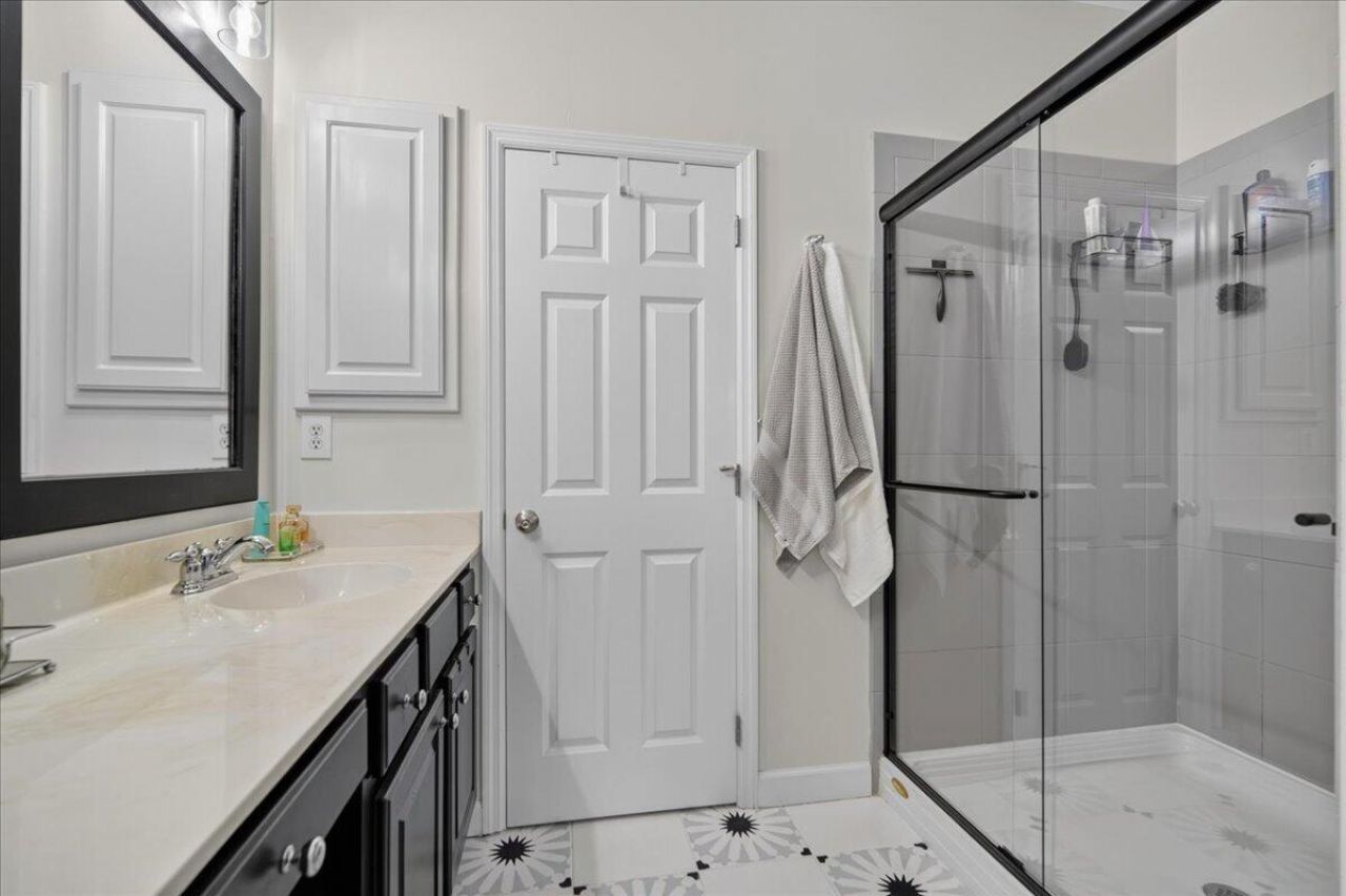 2979 Treadwell Street Photo 27