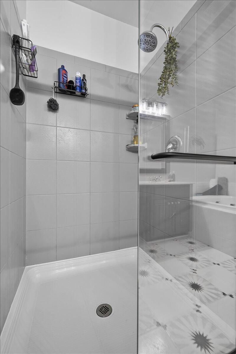 2979 Treadwell Street Photo 29