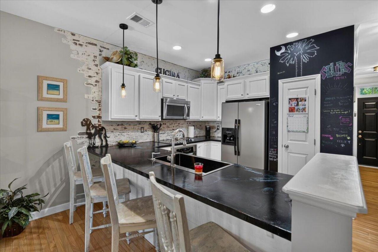 2979 Treadwell Street Photo 8