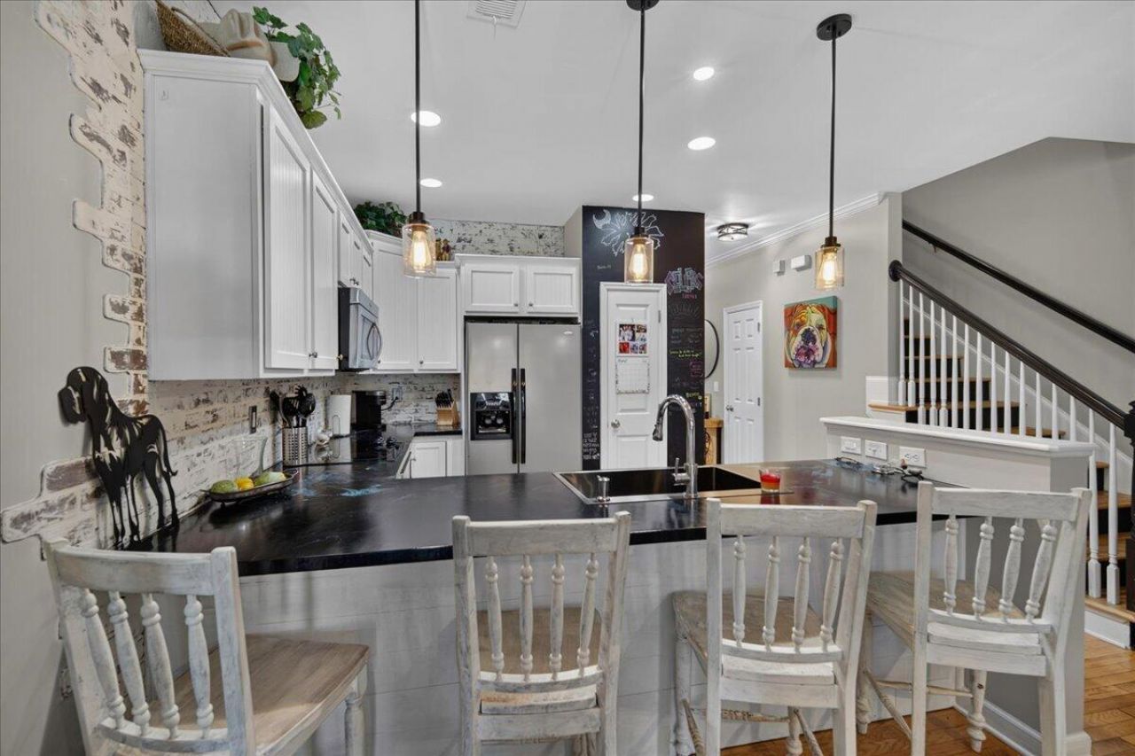 2979 Treadwell Street Photo 9