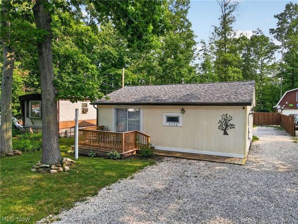 5158 University Drive , Geneva, OH 44041