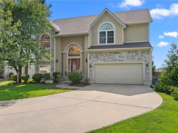 15514 S HUNTER Street, Olathe, KS 66062