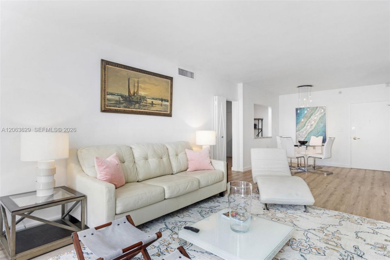 5700 Collins Ave , Unit 4C, Miami Beach, FL 33140 Photo