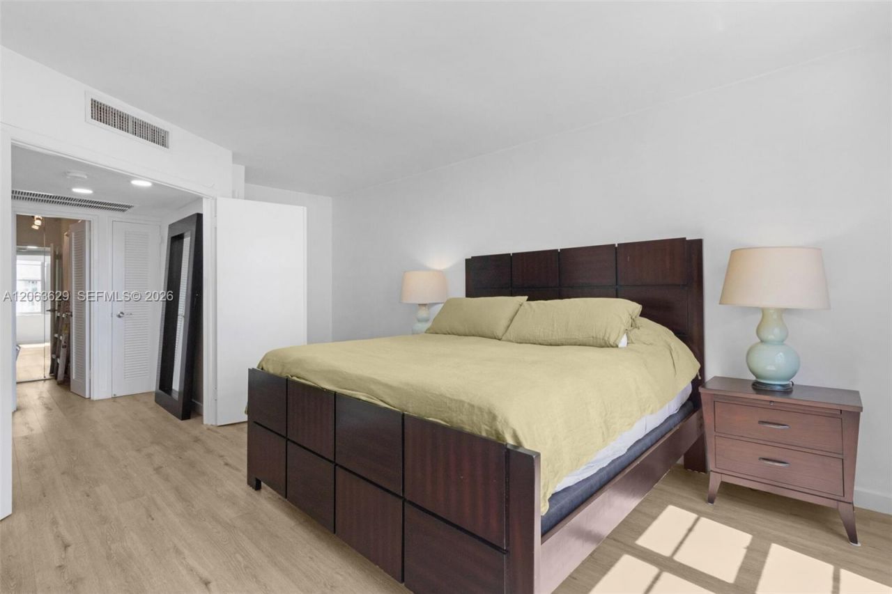 5700 Collins Ave , Unit 4C, Miami Beach, FL 33140 Photo