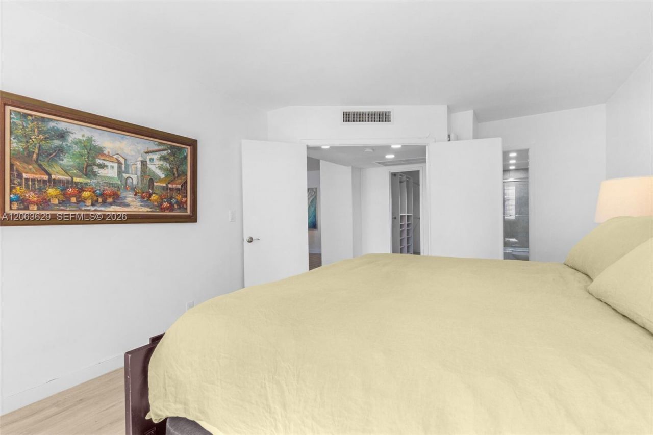 5700 Collins Ave , Unit 4C, Miami Beach, FL 33140 Photo