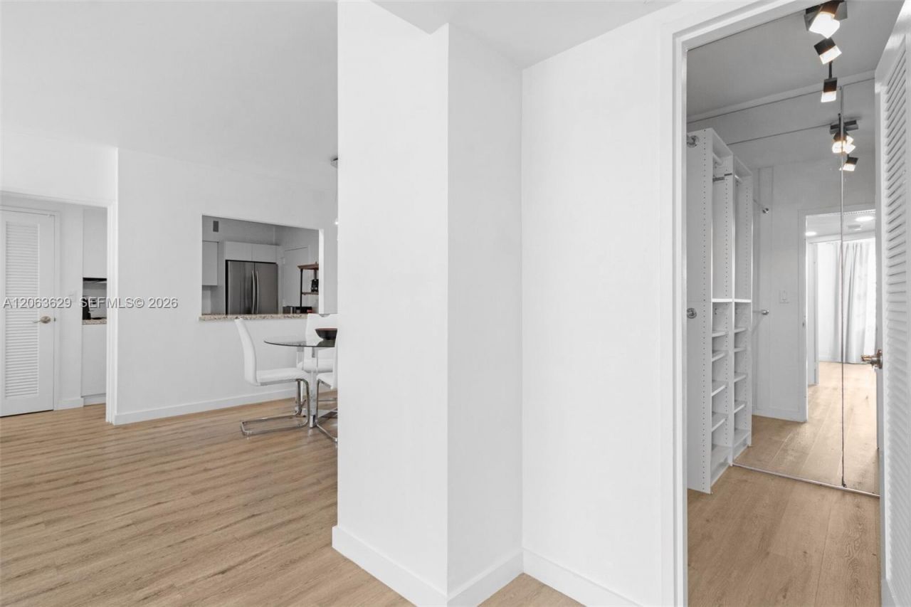 5700 Collins Ave , Unit 4C, Miami Beach, FL 33140 Photo