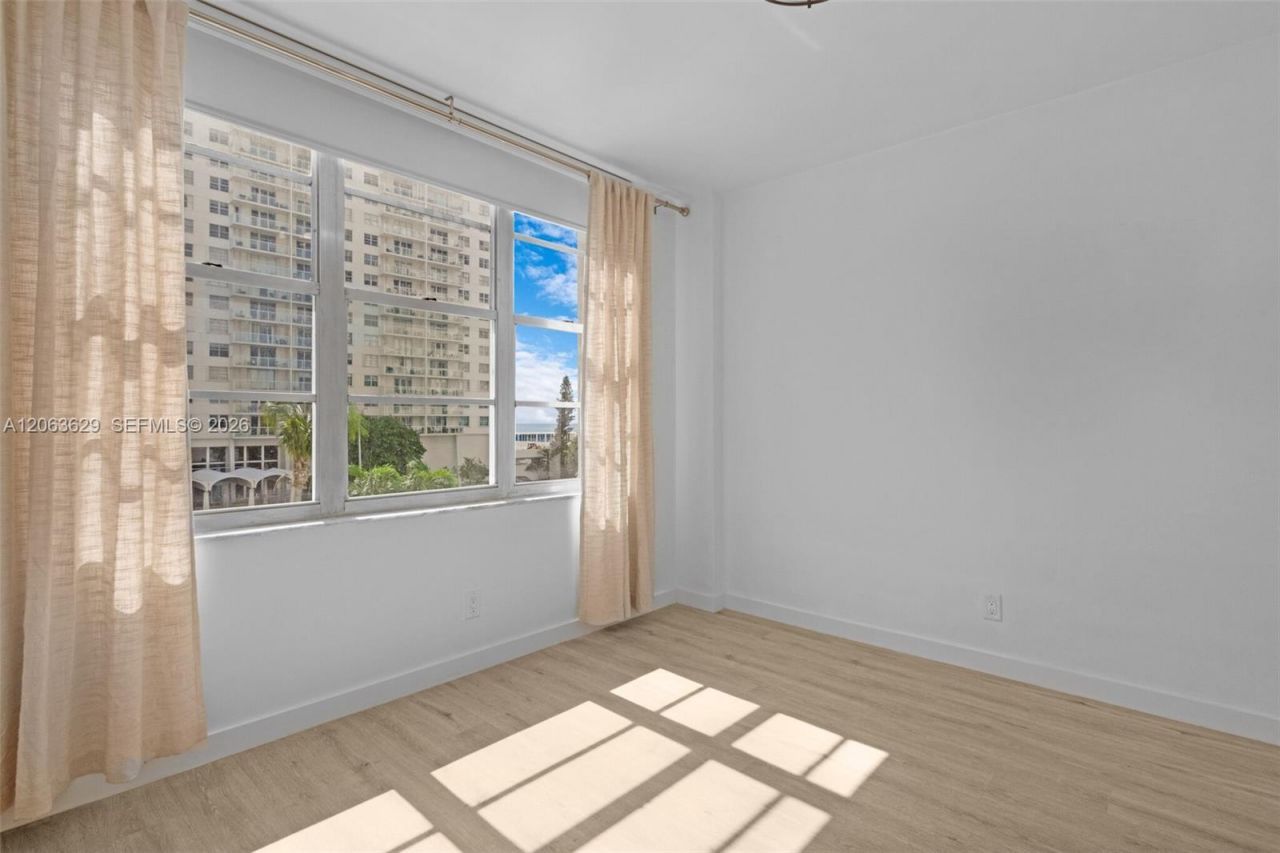 5700 Collins Ave , Unit 4C, Miami Beach, FL 33140 Photo