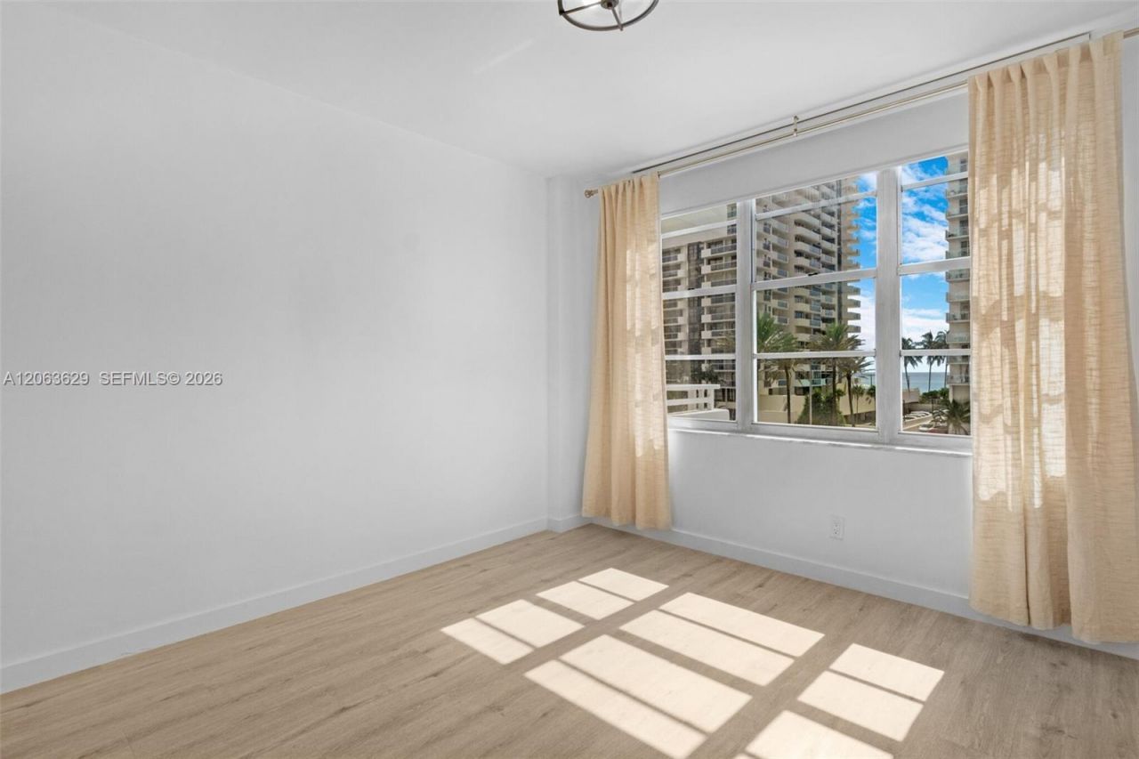 5700 Collins Ave , Unit 4C, Miami Beach, FL 33140 Photo