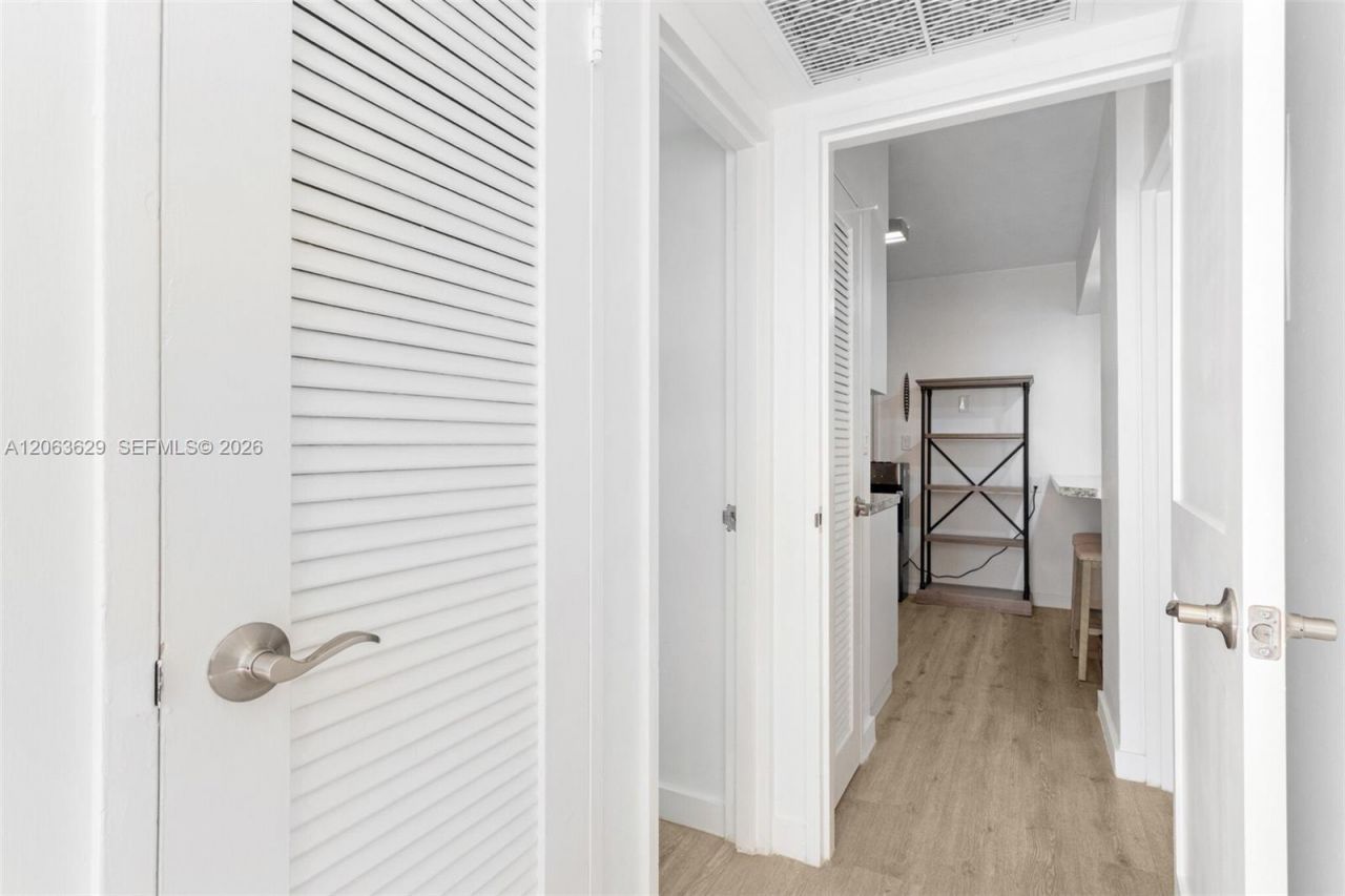 5700 Collins Ave , Unit 4C, Miami Beach, FL 33140 Photo